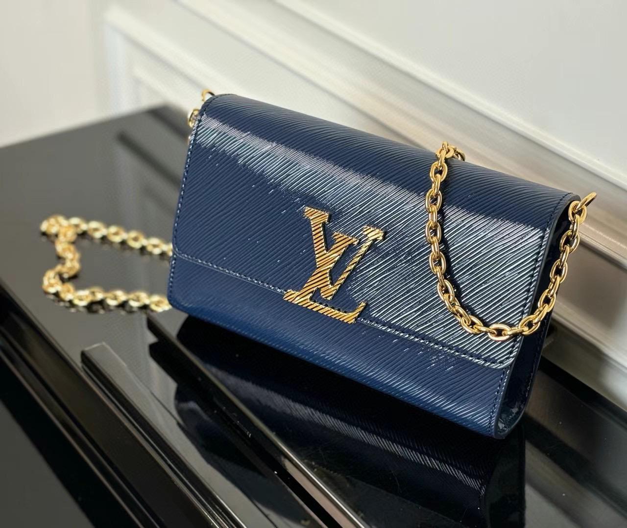 Louis Vuitton Twist MM Blue Epi Leather Chain Bag